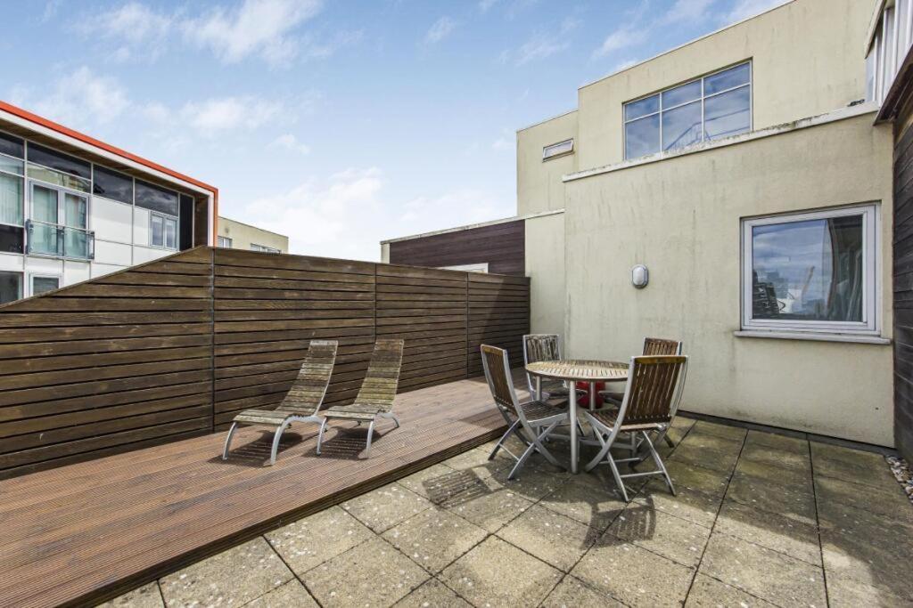 Beautiful Penthouse Apartment With Private Terrace In Greenwich Peninsula London Exterior foto