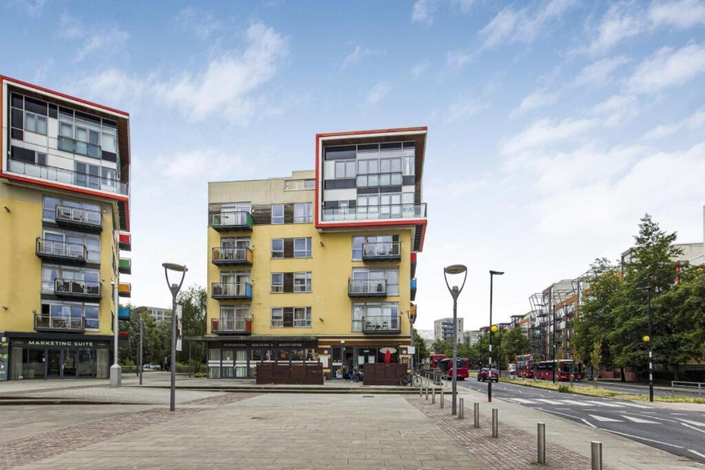 Beautiful Penthouse Apartment With Private Terrace In Greenwich Peninsula London Exterior foto